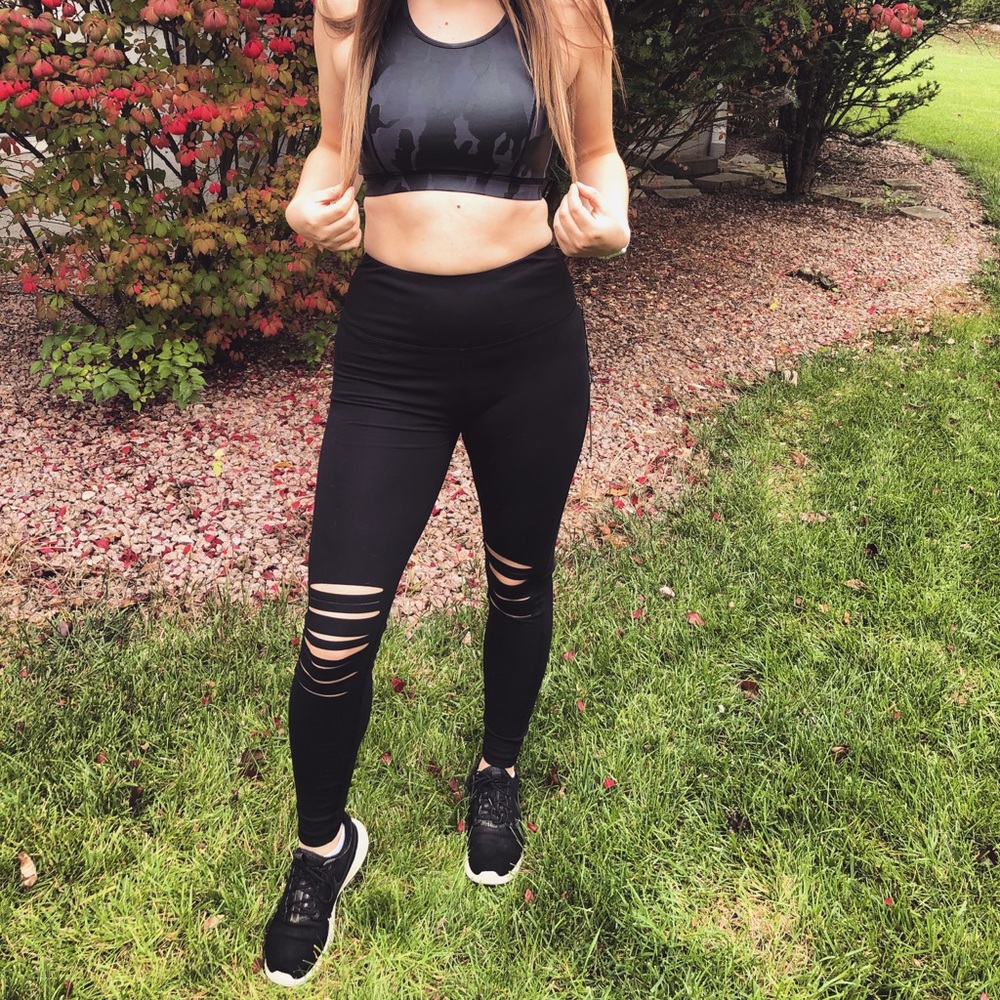 !Restock! NWT- Distressed high waist leggings